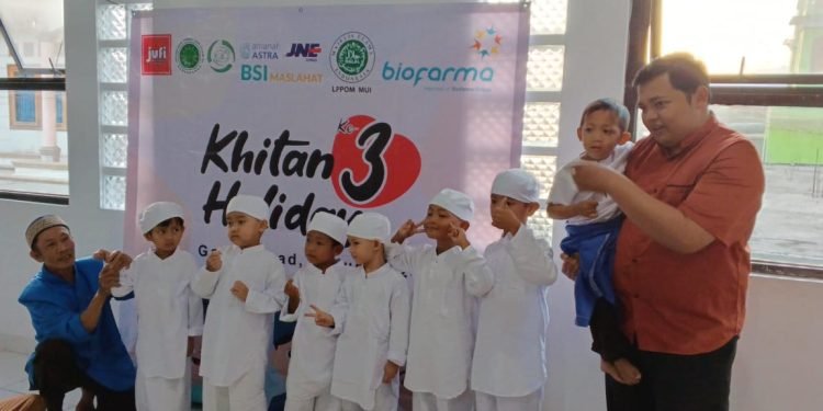 Jufi Adakan Khitan Holiday III di Pesantren Persis Rancabango Garut