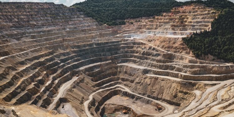 Ilustrasi Tambang di Indonesia