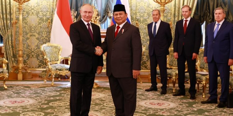 Perkuat Hubungan RI-Rusia, Prabowo Bertemu Putin di Kremlin