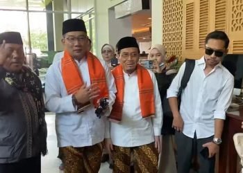 Daftar ke KPU Jakarta, RK-Suswono Pakai Baju Adat Betawi