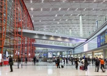 “Ada lebih dari 6.300 penerbangan penumpang internasional setiap minggu, naik hampir 10 persen dibandingkan dengan akhir Juni 2024. Semua angka ini menunjukkan antusiasme yang luar biasa dari teman-teman asing untuk bepergian ke Cina," kata Lin Jian