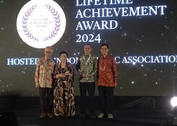 Dalam malam penganugerahan yang diberikan oleh Ketua Dewan Juri LTAA Erry Riyana dan Dewan Juri LTAA Zulkifli Zaini, Prof. Dr. Ir. Kuntoro Mangkusubroto, MEng. (almarhum) dan Sri Mulyani Indrawati, SE., MSc, Phd., terpilih meraih GRC Lifetime Achievement Award 2024