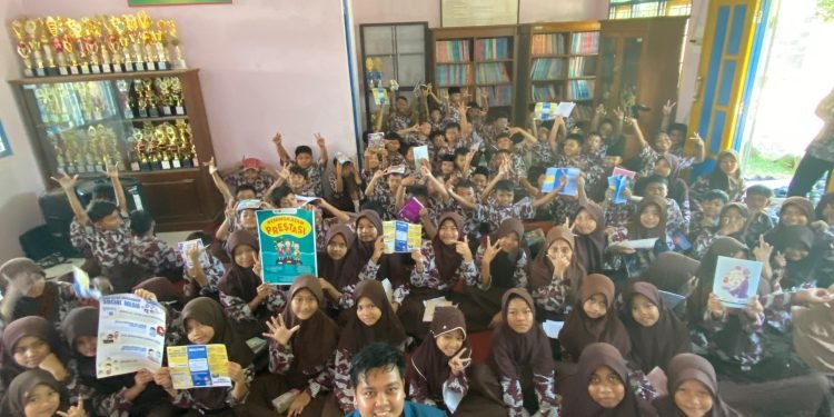 Mahasiswa Undip Gelar Pendidikan Literasi Digital untuk Siswa Sekolah
