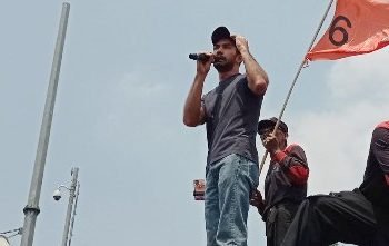 Ikut Aksi di DPR, Reza Rahardian : “Ini Negara Bukan Milik Keluarga”