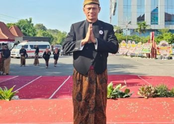 Perumda Air Minum Tirta Makmur juga melakukan inovasi dengan menyediakan saluran komunikasi Call Center. Ini dilakukan, agar dapat diwujudkan adanya pelayanan yang optimal bagi pelanggan.