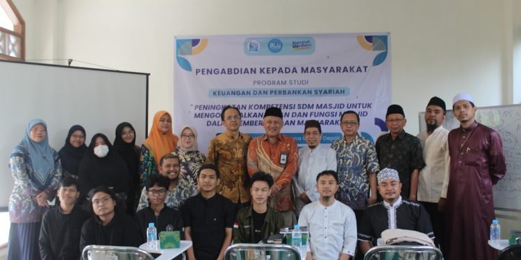 Pelaksanaan kegiatan pengabdian ini sebagai bentuk edukasi dan penguatan visi dan misi cara pengelolaan masjid yang baik dan benar. Rangkaian acara yang diselenggarakan mencakup pengelolaan keuangan masjid, mengelola program kemaslahan jama’ah, dan optimalisasi potensi ZIS (Zakat, Infaq, Shadaqah)