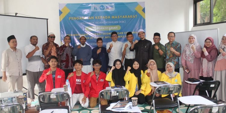 “Sejauh ini, pemahaman tentang ekonomi syariah masih sangat minim. Tidak hanya di kalangan masyarakat secara umum, tapi juga para ustadz yang memberikan ceramah atau yang menjadi khatib Jum’at, masih minim pemahamannya tentang ekonomi syariah”, kata Ketua Pelaksana Pengabdian Dede Abdul Fatah