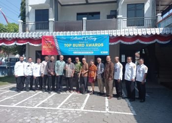 Hadir dalam Meeting Sharing tersebut, Direktur Utama PT Madani Solusi Internasional M. Lutfi Handayani, Tim Juri TOP BUMD dan Kepala Devisi Keuangan Perumda Air Minum Tirta Makmur Sukoharjo Supono berserta seluruh Kabag PDAM Kabupaten Sukoharjo.