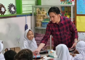 Siswa Surabaya Akan Dapat Uang dari Sampah Plastik Makan Siang Gratis