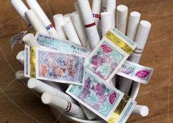 Kenaikkan tarif Cukai Hasil Tembakau (CHT) atau cukai rokok pada tahun 2025 batal, atau belum akan dinaikkan. Demikian pula keputusan kenaikan Pajak Pertambahan Nilai (PPN) 12 % pada tahun depan