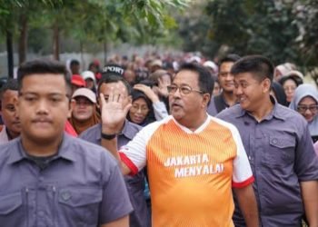 Rano Karno Kampanye Sapa Warga Waduk Brigif