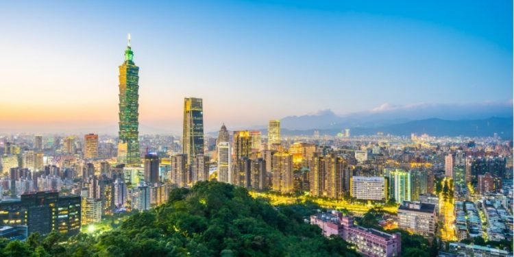 Produk Domestik Bruto (PDB) per kapita Taiwan sebesar US$ 34.430. PDB Taiwan ini melampaui Jepang yang memiliki PDB per kapita sebesar US$ 33.140, atau Korea Selatan dengan US$ 34.160. PDB Taiwan juga jauh melampaui Cina yang hanya memiliki PDB per kapita sebesar US$ 13.400.