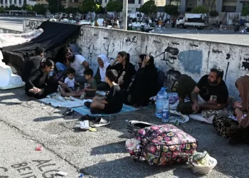 Ratusan Warga Lebanon Mengungsi Pasca Peringatan Serangan Darat Militer Israel