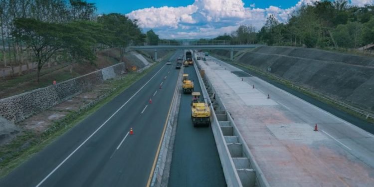 tarif terjauh yang diberlakukan di Jalan Tol Cipali untuk kendaraan golongan I sebesar Rp 132.000, golongan II dan III sebesar Rp 217.500, serta golongan IV dan V sebesar Rp 273.000.