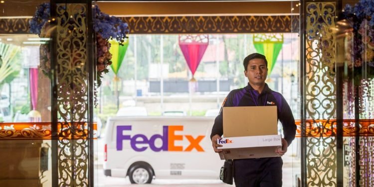 FedEX Courier