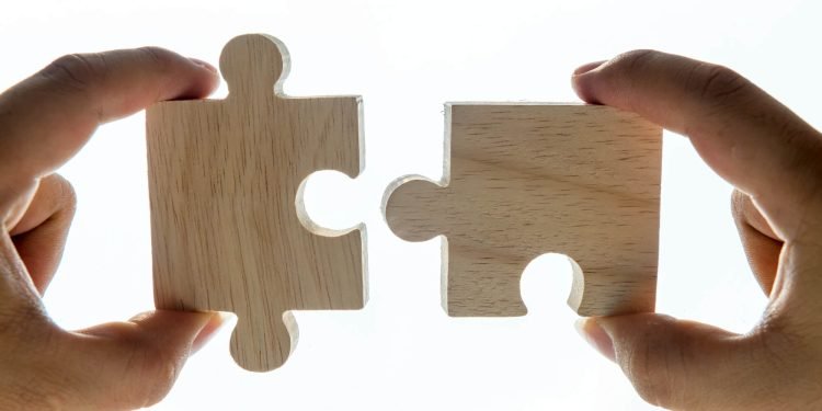 Menurut Adita, pemerintah ingin memastikan seluruh penduduk Indonesia sehat dan memperoleh akses layanan Kesehatan. Ditargetkan total 281 juta penduduk akan menjadi penerima manfaat CKG, termasuk 53,8 juta siswa dari 282 ribu satuan pendidikan mulai dari SD, SMP, SMA, Madrasah, hingga Sekolah Rakyat.