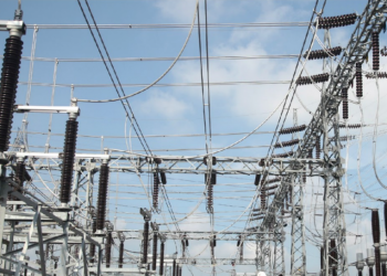 selain fokus pada desa-desa yang mudah dijangkau, PLN juga memprioritaskan daerah terdepan, terpencil, dan tertinggal (3T), terutama di wilayah seperti Papua, Nias, dan Natuna di Kepulauan Riau. PLN bahkan telah berhasil melistriki beberapa desa di Papua yang sebelumnya belum pernah dialiri listrik