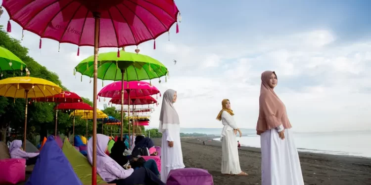 UU ekonomi syariah bisa menyinergikan seluruh sektor industri halal seperti perbankan dan keuangan syariah, keuangan sosial (zakat hingga infak), pariwisata, rumah sakit, hingga makanan dan minuman halal. Hal ini karena selama ini mereka berjalan sendiri-sendiri. “Regulasi yang parsial selama ini membelenggu akselerasi pertumbuhan industri halal”, pungkas Handi