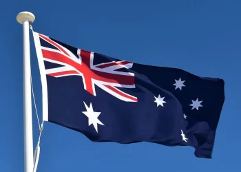 Apabila sudah diundangkan, aturan ini akan lebih ditekankan bagi pemilik platform media sosial, seperti Meta, induk perusahaan Insatgram, Facebook, dan WhatsApp-, TikTok, X (dulu Twitter), dan kemungkinan juga YouTube. Undang-undang ini juga rencananya akan diajukan ke Parlemen dalam dua minggu mendatang dan diperkirakan akan mulai berlaku setahun setelah disahkan