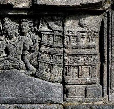 Selain itu, banyak penemuan baru yang di dapat dari pembuktian kesamaan antara data tertulis dan artefactual yang ada. Penemuan baru tersebut adalah sebagai berikut. Pertama. Relief Rāmāyana Prambanan dilukiskan berdasar kakawin Rāmāyana secara lebih dekat. Kedua. Bentuk bangunan yang disebut maṇḍapa dan bentuk bangunan yang disebut dengan umah berbeda, sekalipun keduanya mengacu pada desain rumah dua lantai. Ketiga. Istilah gṛha, humah, atau weśma dalam Sutasoma, Arjunawiwāha, Arjunawijaya, dan Rāmāyana sesungguhnya mengacu pada gambar relief D-16-City-Folk-gather-round-Rama-and-Sita-Thumb.