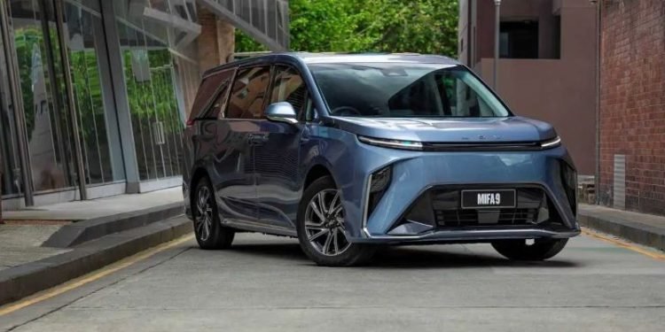 Mifa 9 menggunakan baterai model lithium-ion dengan kapasitas 90 kWh. Tenaga motor listriknya 180 kW atau setara 241 TK dan torsi 350 Nm. Saat kondisi baterai penuh, Mifa 9 diklaim dapat menempuh jarak 435 Km. Adapun pengisian daya menggunakan colokan CCS2. Untuk standard charging sampai penuh memakan waktu 8,2 jam. Bila menggunakan fast charging (DC), pengisian daya dari 30 persen sampai 80 persen hanya 30 menit. Adapun untuk harga diperkirakan sebesar Rp 1,1 miliar