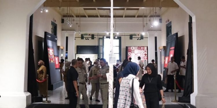 Pameran Koleksi dan Seni Serat Kontemporer ‘Tersirat dari Serat’