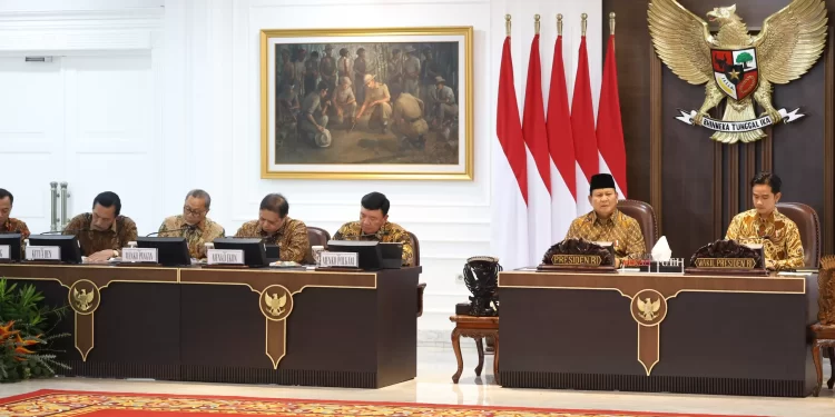Prabowo Pangkas Perjalanan Dinas ASN