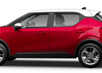 VF 5 yang tersedia di Indonesia dicatat memiliki harga promosi On the Road Jakarta sebesar Rp 286.450.000 (dengan pembelian baterai) dan Rp 218.250.000 (dengan skema berlangganan baterai). VinFast juga menawarkan opsi pembelian yang fleksibel. Pelanggan dapat membeli VF 5 dengan baterai atau memilih paket langganan baterai mulai dari Rp 990.000 per bulan