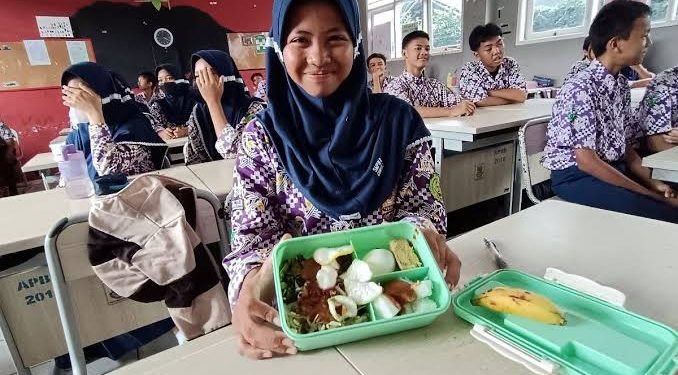 Prabowo Pangkas ‘Makan Bergizi Gratis’ Jadi Rp10.000 per Porsi