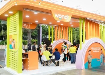 Program Shopping Race di 17 kota dihadirkan untuk mendukung transformasi digital BNI dengan mendorong masyarakat untuk memanfaatkan produk unggulan, seperti Kartu Debit BNI dan wondr by BNI. Bagi nasabah baru, BNI menawarkan kemudahan dalam pembukaan rekening melalui aplikasi digital wondr by BNI, yang dapat diunduh di App Store maupun Play Store