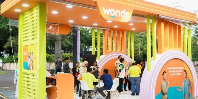 Program Shopping Race di 17 kota dihadirkan untuk mendukung transformasi digital BNI dengan mendorong masyarakat untuk memanfaatkan produk unggulan, seperti Kartu Debit BNI dan wondr by BNI. Bagi nasabah baru, BNI menawarkan kemudahan dalam pembukaan rekening melalui aplikasi digital wondr by BNI, yang dapat diunduh di App Store maupun Play Store