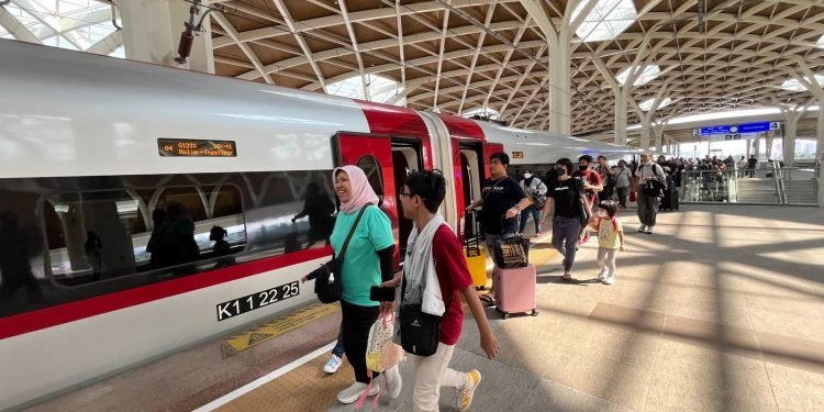 Besok Stasiun Kereta Whoosh Karawang Melayani Naik Turun Penumpang