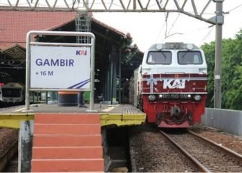Layanan Direct Train hanya tersedia secara eksklusif pada Senin (9/12/2024) dan Selasa (10/12/2024). Adapun rutenya, Pertama. Stasiun Gambir (DKI Jakarta)-Semarang Tawang Bank Jateng (Jawa Tengah) pukul 23.20 WIB-04.25 WIB (5 jam 5 menit). Kedua. Stasiun Semarang Tawang Bank Jateng-Stasiun Gambir pukul 11.00 WIB–16.00 WIB (5 jam).