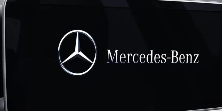 Dengan cat tenaga surya tersebut, Mercedes mengklaim dapat menangkap cukup energi untuk melaju sekitar 12.500 mil setahun di Los Angeles yang banyak mendapat sinar matahari. Sementara itu kota yang lebih berawan seperti Stuttgart, Jerman, dapat menyediakan energi untuk 7.500 mil setahun