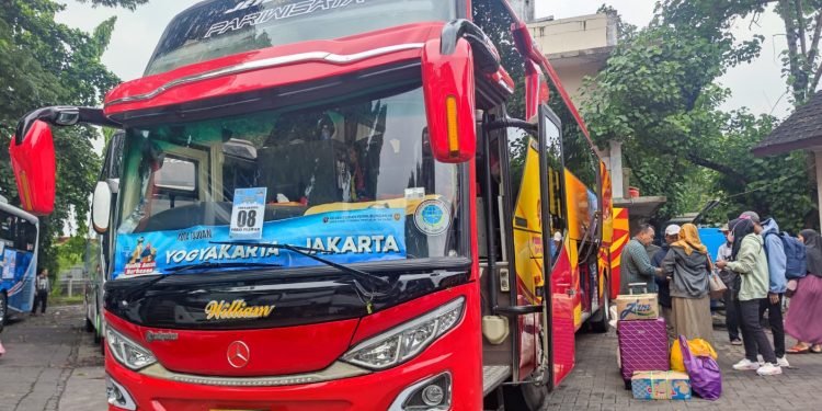 masyarakat yang telah melakukan pendaftaran daring diminta melakukan validasi di kantor pusat Kemenhub dan GOR Bulungan Blok M. Adapun kota tujuan dengan masing-masing unit berkapasitas 40 orang meliputi Solo, Surabaya, Wonosobo, Semarang, Wonogiri, Cilacap, Purwokerto, Malang, Kediri, Madiun, kemudian Solo dan Yogyakarta untuk masing-masing satu truk sepeda motor.