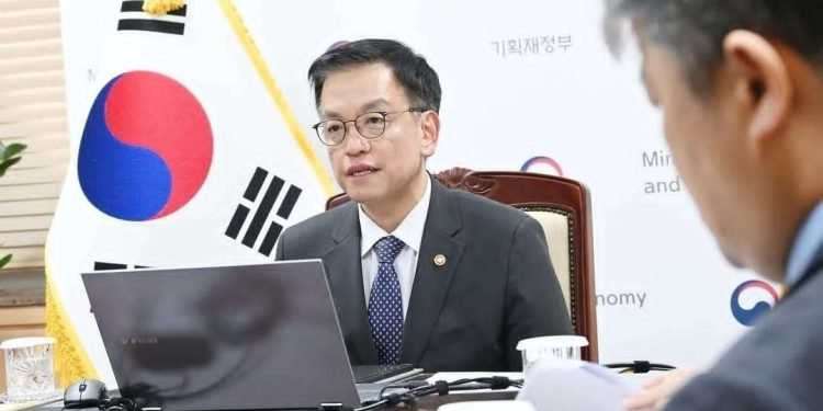 Ekonomi Korea Selatan Melambat, Imbas Darurat Militer