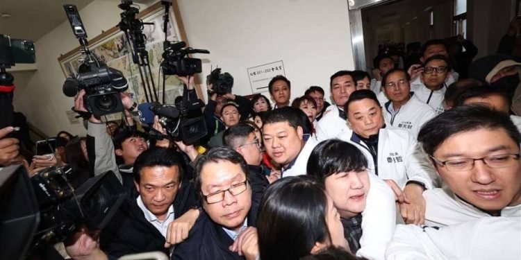 Bentrokan Pecah di Parlemen Taiwan Terkait Pembahasan RUU