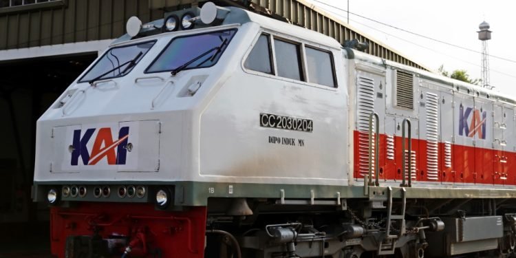 Ada banyak pilihan sarana terkait kereta api tambahan yang ada. Diantaranya, kereta eksekutif Mild Steel, kereta eksekutif New Image, kereta eksekutif Stainless Steel Generasi 1, serta kereta Ekonomi Premium Stainless Steel yang dirancang dengan kenyamanan premium. Selain itu, terdapat juga kereta ekonomi long seat berkapasitas 80 penumpang yang menawarkan pengaturan tempat duduk praktis untuk perjalanan jarak pendek maupun menengah