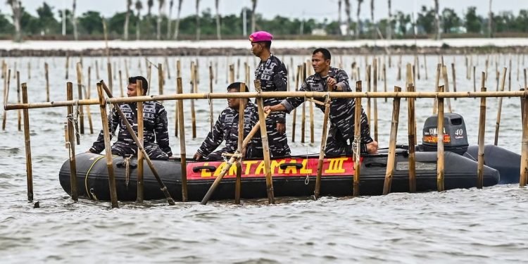 KKP Bongkar pagar laut misterius