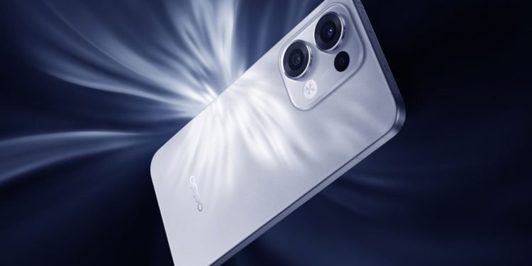 Kedua ponsel tersebut mendukung pengisian cepat SuperVOOC 80 watt, namun demikian khusus untuk Reno 13 Pro 5G, dicatat mendukung pengisian nirkabel dengan daya 50 watt. Selain perbedaan tersebut, spesifikasi Oppo Reno 13 5G dan Reno 13 Pro 5G dapat dikatakan sama. Misalnya saja kamera selfie yang dipakai kedua ponsel tersebut sama, yaitu dengan resolusi 50 MP