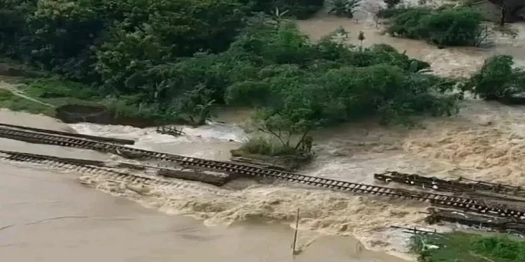 Dalam menerapkan rekayasa pola operasi yang ada, KAI dicatat mengalihkan rute perjalanan pada 27-31 Januari 2025 dengan cara sebagai berikut. Pertama. Memutar via Gambringan-Gundih-Brumbung. Kedua. Memutar via Surabaya-Yogyakarta-Purwokerto-Cirebon