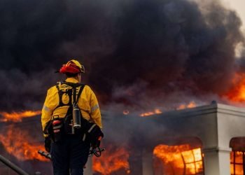 Peringatan Angin Diperpanjang, Kebakaran California Terus Meluas