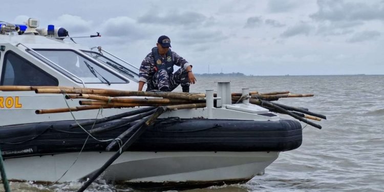 Menteri KKP Persilakan Nelayan Manfaatkan Bambu Pagar Laut
