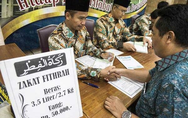 Untuk mengetahui lembaga-lembaga zakat yang telah mengantongi izin Kemenag, masyarakat dapat mengakses laman web kemenag.go.id. Hingga saat ini, Kemenag dicatat telah memberikan izin pada 49 lembaga amil zakat berskala nasional