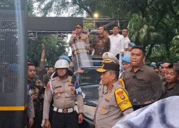 Diutus Prabowo, Mensesneg Prasetyo Hadi Temui Mahasiswa Pendemo di Patung Kuda