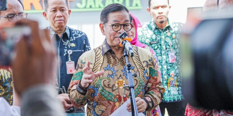 pramono-anung-hibah-14-mobil-damkar-ke-daerah