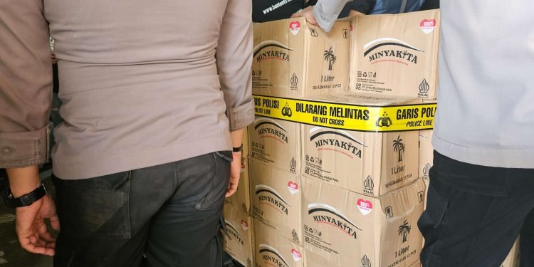 Polda Banten Gerebek Pabrik Pengemasan Minyak Ilegal di Tangerang