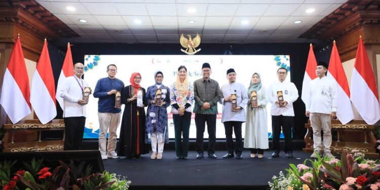 Penghargaan Gerak Syariah Award mencakup kategori PUJK dengan literasi teraktif, termasif, terviral serta inklusi tertinggi.