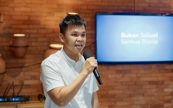 “Kami ingin pelaku UMKM lebih sadar bahwa mengelola keuangan bisnis tidak harus rumit. Dengan Paper.id, proses menerbitkan invoice bermaterai, menerima maupun melakukan pembayaran bisa dilakukan lebih cepat, transparan dan dapat membantu mereka untuk memiliki kesempatan akses pembiayaan bisnis untuk menjamin pertumbuhan bisnis,” pungkas Anthony Huang
