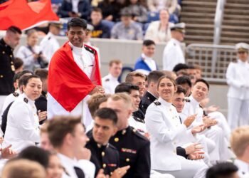 Dua Perwira Muda TNI AL Lulus dari Akademi Angkatan Laut AS
